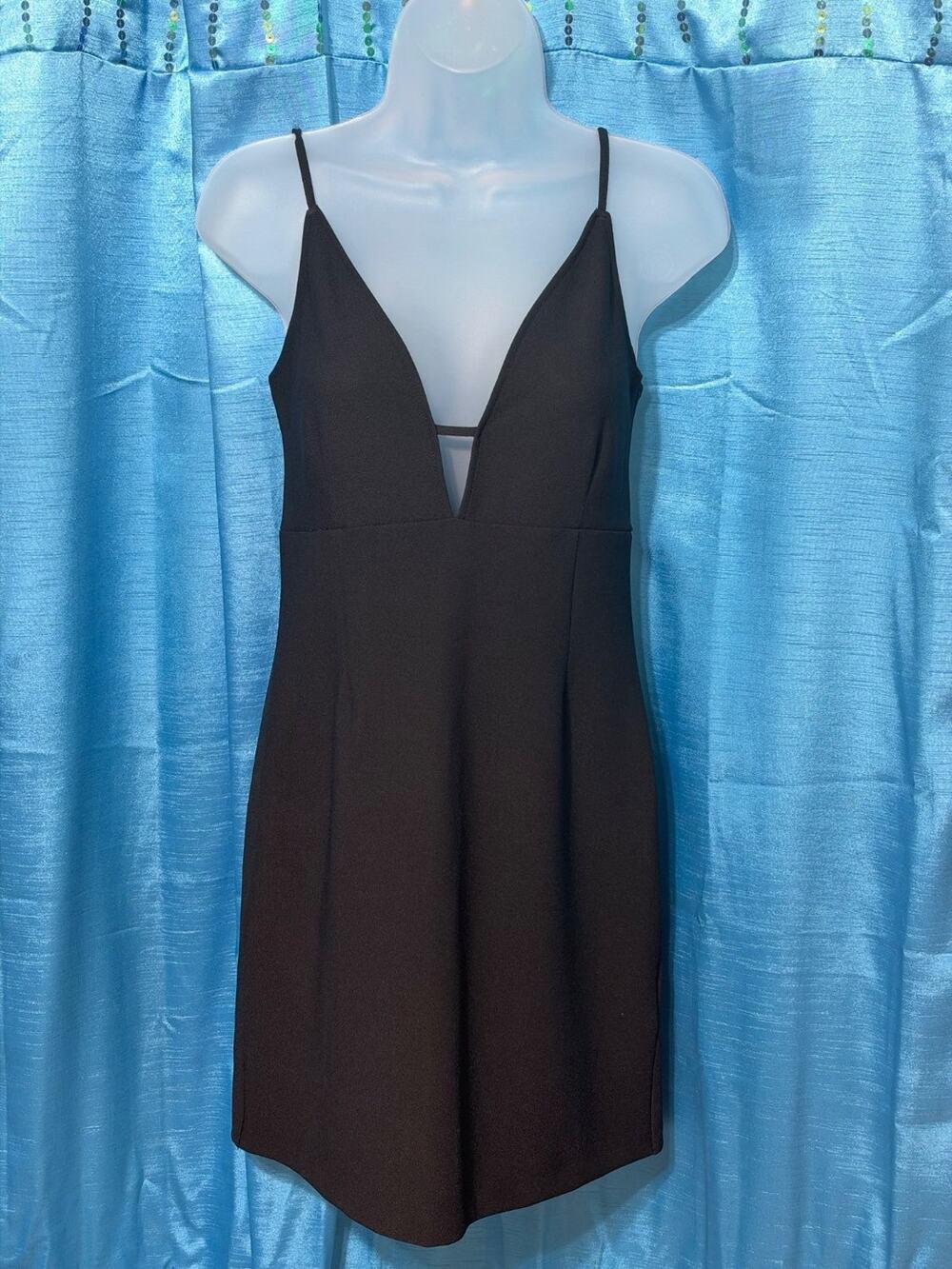 NWT Abercrombie & Fitch Black Plunge V-Neck Sleeveless Mini Dress SZ S LBD